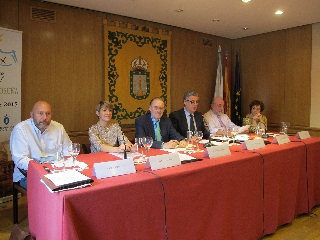 El vocal del CGPJ Álvaro Cuesta en la mesa redonda